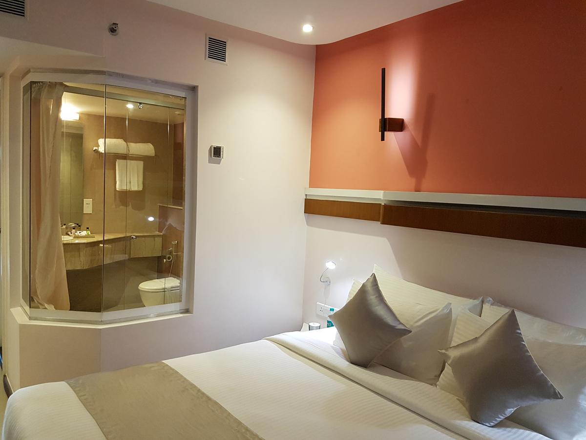 The Blooms Cochin Hotel Kochi Luaran gambar