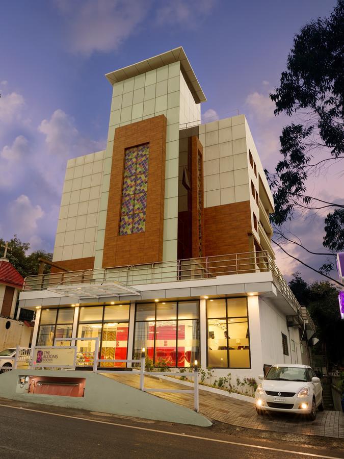 The Blooms Cochin Hotel Kochi Luaran gambar