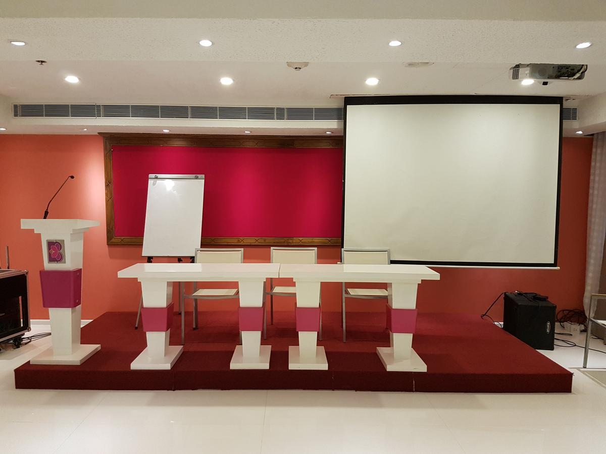 The Blooms Cochin Hotel Kochi Luaran gambar