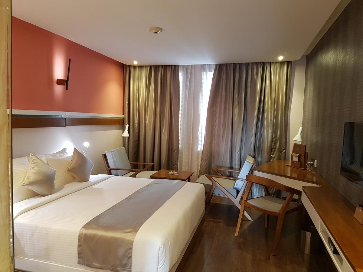 The Blooms Cochin Hotel Kochi Luaran gambar