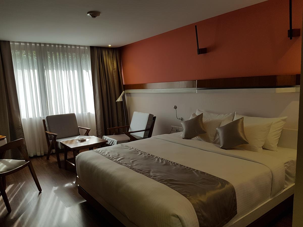 The Blooms Cochin Hotel Kochi Luaran gambar