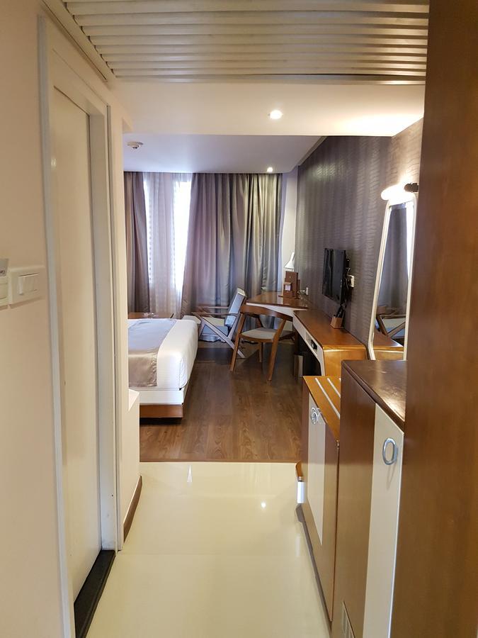 The Blooms Cochin Hotel Kochi Luaran gambar