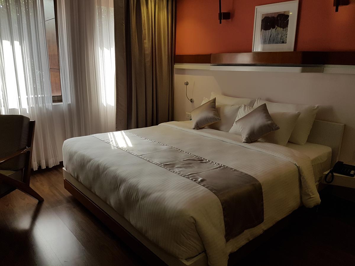 The Blooms Cochin Hotel Kochi Luaran gambar
