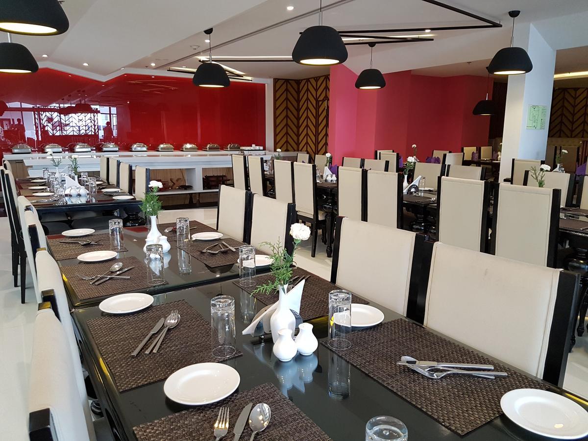The Blooms Cochin Hotel Kochi Luaran gambar
