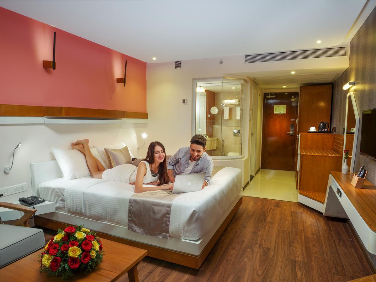 The Blooms Cochin Hotel Kochi Luaran gambar